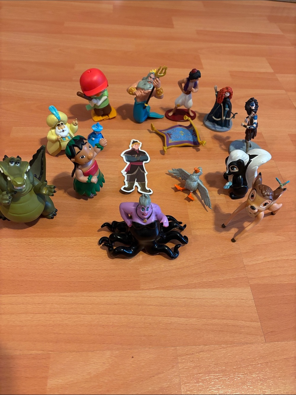 Small collectible Disney figurines, Lilo, Ursula, Bambi, Aladdin, Merida